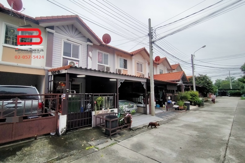 ทาวน์เฮาส์ 2 ชั้น โครงการ พฤกษา 30/2 เนื้อที่ 18.1 ตรว. มี 3 ห้องนอน 2 ห้องน้ำ ถนนกาญจนาภิเษก อ.บางบัวทอง จ.นนทบุรี