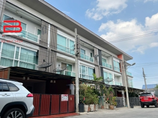 07039, ทาวน์โฮม 3 ชั้น สวย โครงการ ดิ ไอบ็อกซ์ เกษตร-นวมินทร์ เนื้อที่ 18.1 ตรว. มี 3 ห้องนอน 3 ห้องน้ำ ถนนประเสริฐมนูกิจ เขตบึงกุ่ม