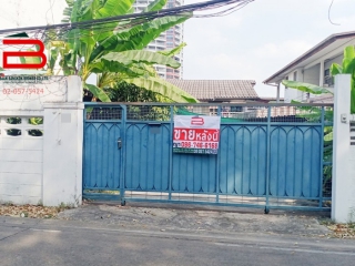 09362, ที่ดินแถมบ้านไม้ ซอยลาดพร้าว 23 เนื้อที่ 235 ตรว. ถนนรัชดาภิเษก แขวงจัทรเกษม เขตจตุจักร กรุงเทพฯ