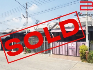 06950, ทาวน์เฮาส์ หมู่บ้าน เลอวิลล์ พลัส รังสิต-คลอง7 เนื้อที่ 23.7 ตรว. ถนนรังสิต-นครนายก อำเภอคลองหลวง ปทุมธานี