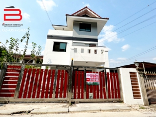 07054, บ้านเดี่ยว 3 ชั้น โครงการ วิภาวดี 17 เนื้อที่ 41 ตร.ว. มี 4 ห้องนอน 5 ห้องน้ำ ถนนวิภาวดีรังสิต  เขตบางเขน 