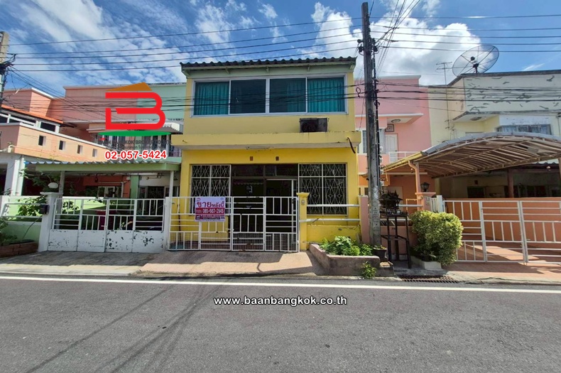 ทาวน์เฮาส์ 2 ชั้น เนื้อที่ 18 ตร.ว. หมู่บ้านบัวทอง (ซอย 17/2/3), ใกล้สถานีรถไฟฟ้า MRT คลองบางไผ่ ถนนกาญจนาภิเษก ตำบลบางรักพัฒนา อำเภอบางบัวทอง นนทบุรี