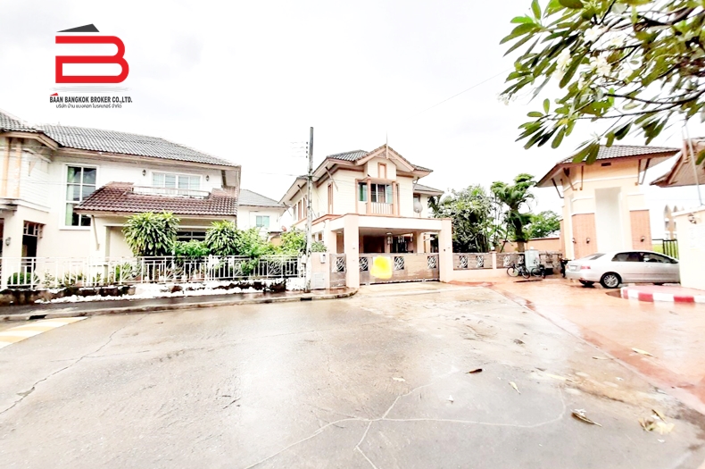 บ้านเดี่ยว 2 ชั้น หลังริม โครงการ ปริญญดา ฉลองรัช เนื้อที่ 72.1 ตรว. ประดิษฐ์มนูธรรม 23  ถนนเลียบทางด่วนรามฯ  เขตลาดพร้าว