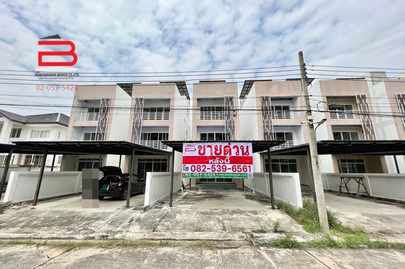 โฮมออฟฟิต 3 ชั้น โครงการ อมรพิมาน เนื้อที่ 53.7 ตรว. มี 4 ห้องนอน 6 ห้องน้ำ ถนนบรมราชชนนี เขตตลิ่งชัน