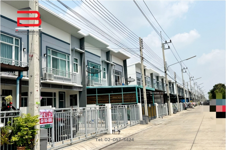 ทาวน์โฮม 2 ช้ัน โครงการ เดอะคิวน์ทาวน์ ลำลูกกาคลอง 3 เนื้อที่  24 ตร.ว. ซอยเปียนนท์ 4   ถนนลำลูกกา  อำเภอลำลูกกา  จังหวัดปทุมธานี