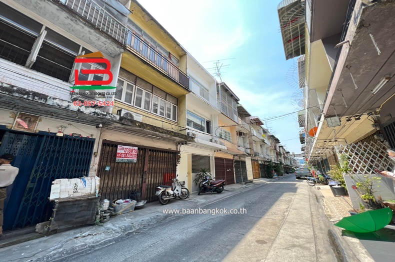 อาคารพาณิชย์ ประชาราษฎร์สาย 1 ซอย 14 (ซอยจันทร์ลอย) เนื้อที่ 11.3 ตรว. ถนนประชาราษฎร์สาย 1 แขวงบางซื่อ เขตดุสิต กรุงเทพฯ