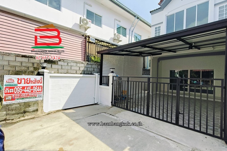 ขาย ทาวน์เฮาส์ รีโนเวทใหม่ทั้งหลัง หมู่บ้าน ศศิกานต์ 1 หลังริม เนื้อที่ 19 ตรว. ถนนวิภาวดี แขวงสีกัน เขตดอนเมือง