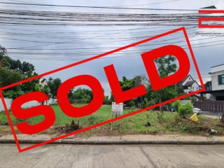 07975, ที่ดินเปล่า แปลงมุม สนามกอล์ฟชวนชื่น เนื้อที่ 1-0-29.7 ไร่ ถนนกรุงเทพมหานคร-ปทุมธานี อ.เมือง จ.ปทุมธานี