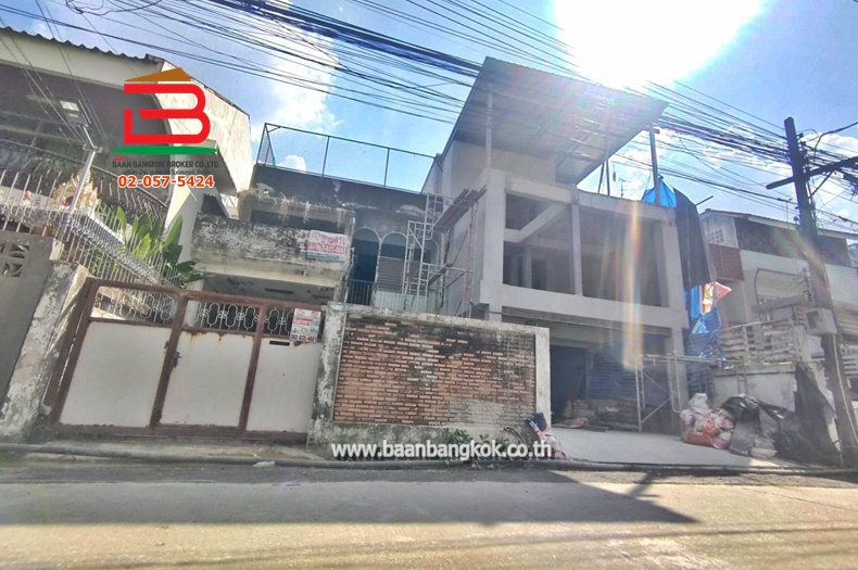 ทาวน์โฮม 2 ชั้นครึ่ง ซอยสุขุมวิท 99 เนื้อที่ 47 ตรว. ใกล้ BTS บางจาก ถนนสุขุมวิท แขวงบางจาก เขตพระโขนง จังหวัดกรุงเทพมหานคร