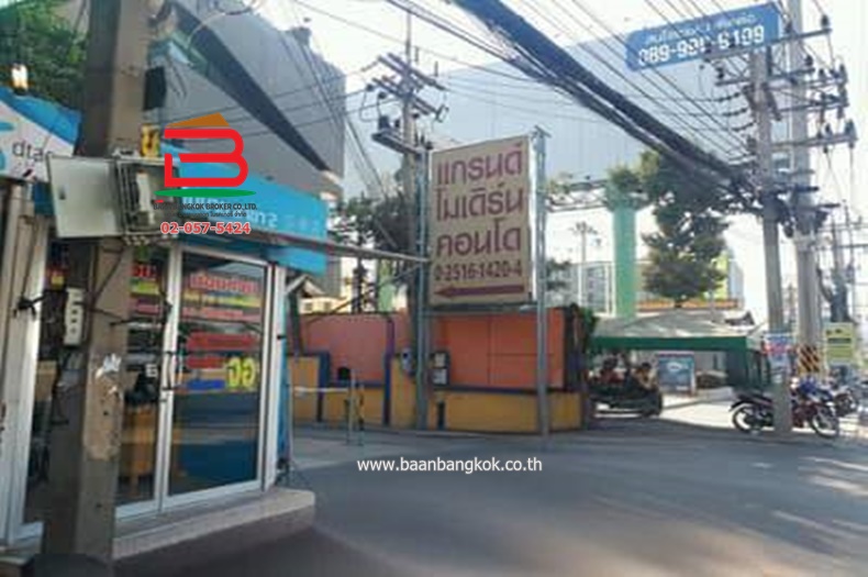 ห้องชุดคอนโด แกรนด์โมเดิร์น คอนโด เนื้อที่ 60 ตรม. ตรงข้ามม.กรุงเทพ ถนนพหลโยธิน ต.คลองหนึ่ง อ.คลองหลวง จ.ปทุมธานี