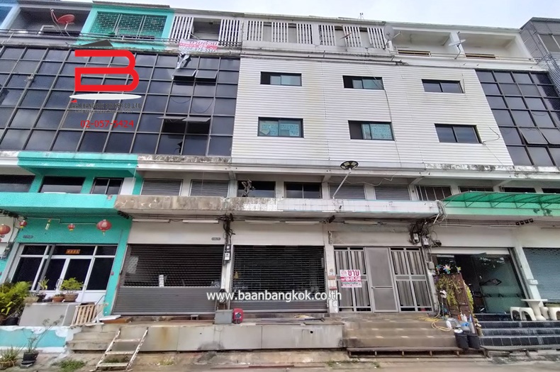  อาคารพาณิชย์ 4.5 ชั้น (3 คูหา) ใกล้ BTS สถานีสำโรง เนื้อที่ 61.8 ตรว. ถ.สุขุมวิท อ.เมือง จ.สมุทรปราการ
