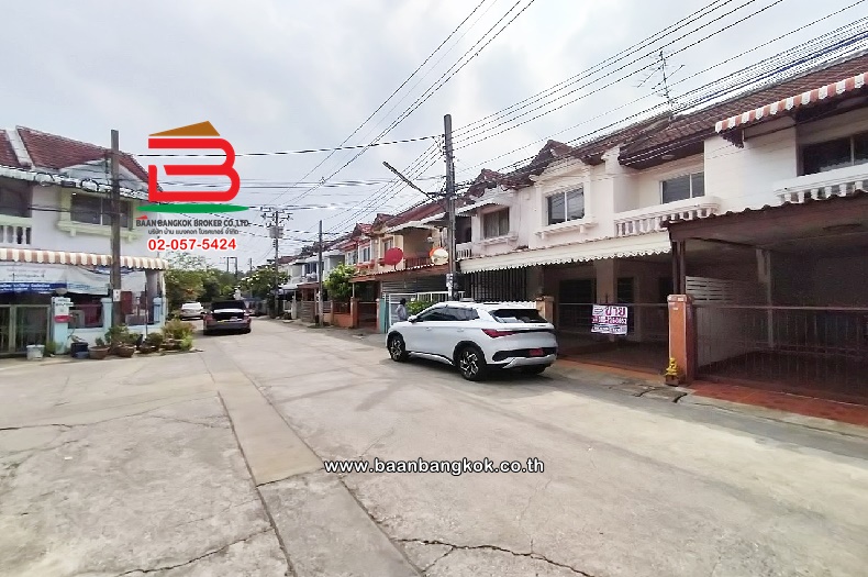 ทาวน์เฮาส์ หมู่บ้าน พูนสิน 5 ซอยรามคำแหง 172 เนื้อที่ 25.5 ตรว. ถนนรามคำแหง แขวงมีนบุรี เขตมีนบุรี กรุงเทพมหานคร 