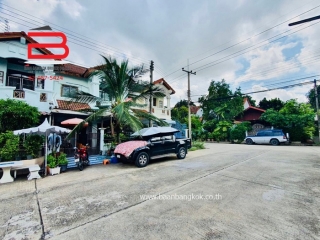 08484, ทาวน์เฮ้าส์ เมืองเอก โครงการ 5 เนื้อที่ 24 ตรว. ถนนพหลโยธิน อ.เมือง จ.ปทุมธานี