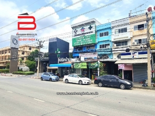 08692, อาคารพาณิชย์ ใกล้ทางเข้าสนามกอล์ฟชวนชื่นฟลอร่าวิลล์ เนื้อที่ 25 ตรว. ถนนกรุงเทพ-ปทุม อ.เมืองปทุมธานี จ.ปทุมธานี
