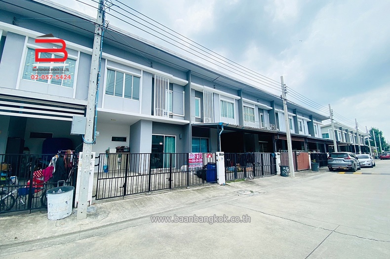 ทาวน์โฮม โครงการ พฤกษาวิลล์ 110 ลาดกระบัง-ประชาพัฒนา  เนื้อที่ 18.4 ตรว. ถนนลาดกระบัง เขตลาดกระบัง