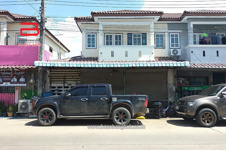 ทาวน์เฮ้าส์ หมู่บ้าน บัณฑิตอินเตอร์ทาวน์ ซ.ลำลูกกา 11 เนื้อที่ 22.8 ตรว. ถนนลำลูกกา อ.ลำลูกกา จ.ปทุมธานี