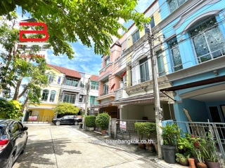 08602, ทาวน์โฮม กลางเมืองบริติชทาวน์ ศรีนครินทร์ เนื้อที่ 20.6 ตรว. ถนนศรีนครินทร์ อ.บางพลี จ.สมุทรปราการ