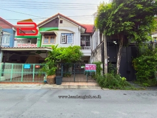 12422, ทาวน์เฮาส์ หมู่บ้าน วังทองวิลเลจ 2 เนื้อที่ 18 ตรว. (ใกล้เดอะมอลล์บางกะปิ) ถนนเสรีไทย แขวงคลองกุ่ม เขตบึงกุ่ม