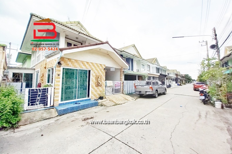 ทาวน์เฮาส์ หมู่บ้าน พฤกษาบี รังสิตคลอง 3 เนื้อที่ 24 ตารางวา ถนนเมนหน้าโครงการ ซอย 27/3, ตรงข้ามตลาดจัมโบ้ คลองสาม ถนนรังสิต-นครนายก ตำบลคลองสาม อำเภอคลองหลวง จังหวัดปทุมธานี   