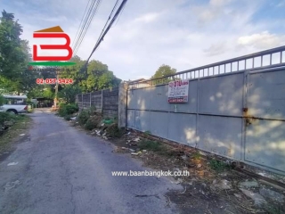 09909, ที่ดินเปล่า จันทน์ 43 แยก 18 (ซอยสมาคมตระกูลโต๋ว) เนื้อที่ 1-3-8 ไร่ ถนนเจริญราษฎร์ แขวงบางโคล่ เขตบางคอแหลม กรุงเทพฯ