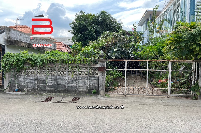 ที่ดินพร้อมบ้าน อ่อนนุช 70 แยก 7 เนื้อที่ 74 ตรว. ถนนอ่อนนุช แขวงประเวศ เขตพระโขนง กรุงเทพมหานคร