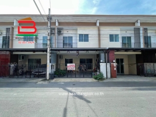 11724, ทาวน์โฮม หมู่บ้าน เค.ซี คลัสเตอร์ รามอินทรา เนื้อที่ 24 ตรว. (ใกล้ตลาดนัดไทยรามัญ) ถนนคู่ขนานกาญจนาภิเษก แขวงสามวาตะวันตก เขตคลองสามวา