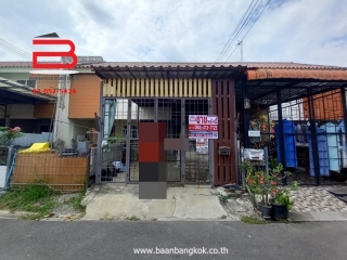 09218, ทาวน์เฮาส์ หมู่บ้าน เอื้ออาทรรังสิต คลอง 7/3 เนื้อที่ 15 ตรว. ถนนลำลูกกาคลอง 7 ต.บึงคำพร้อย อ.ลำลูกกา จ.ปทุมธานี