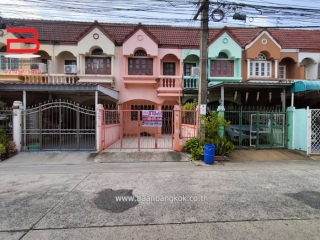 09425, ทาวน์เฮาส์ หมู่บ้าน ฉัตรเกล้าวิลล่า ซอยนวมินทร์ 153 เนื้อที่ 16.7 ตรว. ถนนนวมินทร์ แขวงนวลจันทร์ เขตบึงกุ่ม จ.กรุงเทพฯ
