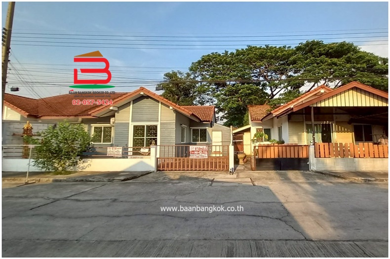 บ้านแฝด หมู่บ้าน ทรัพย์ธานี รังสิต-คลอง 9 เนื้อที่ 37.1 ตรว. ใกล้ซีเจ ซูเปอร์มาร์เก็ต สาขารังสิตคลอง 9 ถนนรังสิต-นครนายก ตำบลลำผักกูด อำเภอธัญบุรี จังหวัดปทุมธานี  