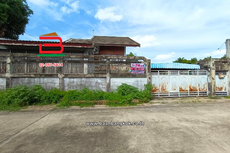 บ้านเดี่ยว 2 ชั้น หมู่บ้าน พัฒนสมบัติ เนื้อที่ 99 ตรว ซอยฉิมพลี 28 แขวงฉิมพลี เขตตลิ่งชัน กรุงเทพมหานคร 