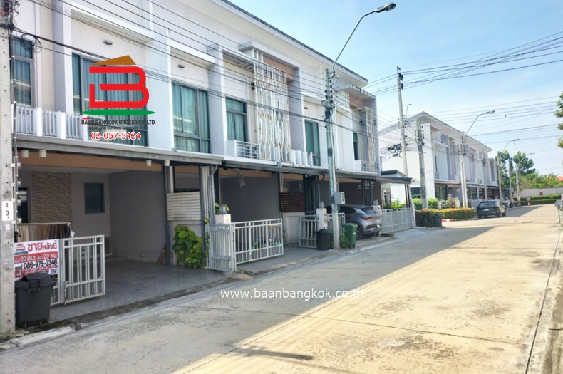 ทาวน์โฮม เนื้อที่ 19.7 ตรว. โครงการ เดอะเมทโทร พระราม9-กรุงเทพกรีฑา เนื้อที่ 19.7 ตรว ซอยราษฎร์พัฒนา 15 แยก 1 แขวงสะพานสูง เขตสะพานสูง กรุงเทพมหานคร 