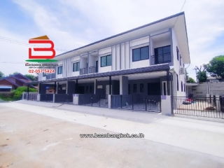 09519, ทาวน์เฮาส์ (ใหม่) 2 ชั้น บ้านสวนปาริชาติ ห่างจากสถานีรถไฟฟ้าคลองบางไผ่ และสถานีรถไฟฟ้าตลาดบางใหญ่ เพียง 2 กม ถนนกาญจนาภิเษก ตำบลเสาธงหิน อำเภอบางใหญ่ จังหวัดนนทบุรี   