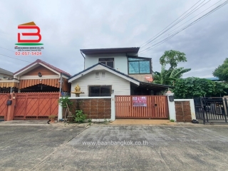 09724, ทาวน์เฮาส์ หมู่บ้านคงหิรัญ ซอยรามอินทรา 49 เนื้อที่ 26 ตรว. ใกล้เสถียรธรรมสถาน ถนนรามอินทรา แขวงท่าแร้ง เขตบางเขน กรุงเทพมหานคร