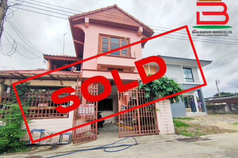 บ้านแฝด เนื้อที่ 29.6 ตรว. หมู่บ้าน ชื่นกมลนิเวศน์ 1 ถนนประชาชื่น แขวงทุ่งสองห้อง เขตหลักสี่ กรุงเทพฯ