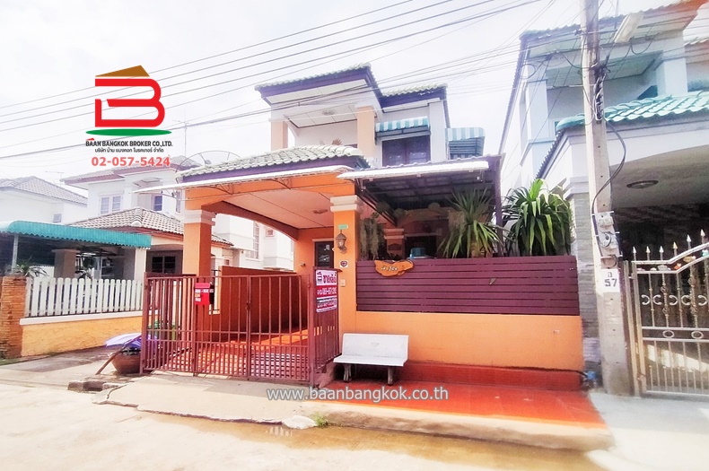 บ้านแฝด หมู่บ้าน เศรณีวิลล่า (บ้านกล้วย-ไทรน้อย) เนื้อที่ 31 ตรว. ใกล้รถไฟฟ้าสถานีคลองบางไผ่ ถนนกาญจนาภิเษก ตำบลพิมลราช อำเภอบางบัวทอง จังหวัดนนทบุรี