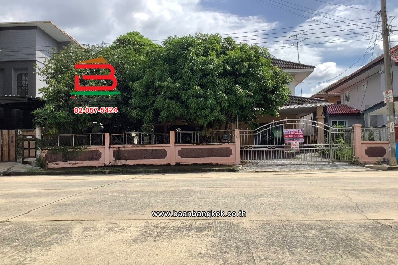 บ้านเดี่ยว หมู่บ้าน พนาสนธิ์ การ์เด้นโฮม 3 (ร่มเกล้า 15) เนื้อที่ 69.4 ตร.ว แขวงแสนแสบ เขตมีนบุรี กรุงเทพมหานคร  