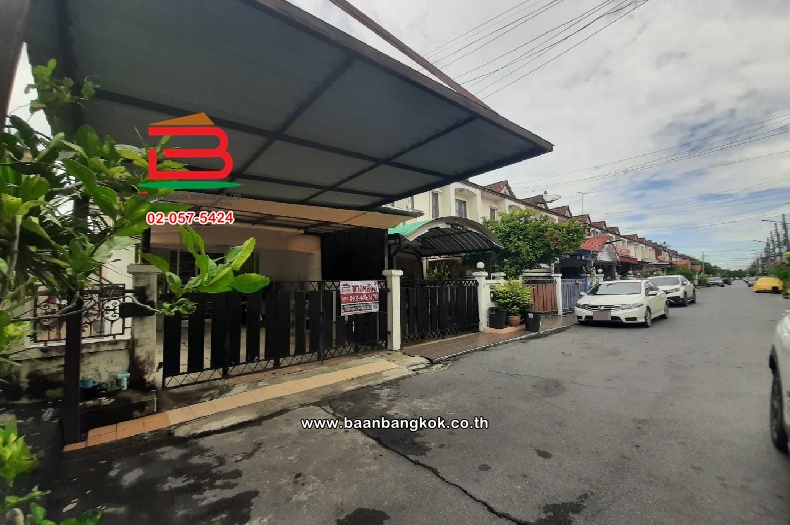 ทาวน์เฮาส์ หมู่บ้าน เค.ซี.รามอินทรา 6 (ซอยพระยาสุเรนทร์ 45) เนื้อที่ 21.6 ตร.ว ใกล้วัดพระยาสุเรนทร์ แขวงสามวาตะวันตก เขตคลองสามวา กรุงเทพมหานคร    