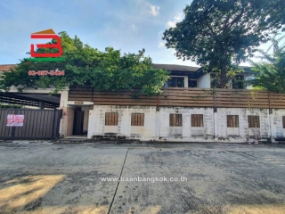 09581,  บ้านเดี่ยว 2 ชั้น หมู่บ้าน มิตรอนันต์ เนื้อที่ 102 ตรว.  ซอยรามอินทรา 34  ถนนรามอินทรา แขวงจรเข้บัว เขตบางกะปิ กรุงเทพมหานคร
