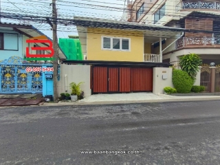 10014, ที่ดินพร้อมบ้าน ประชาราษฎร์บำเพ็ญ 7 (อยู่ใกล้สี่แยกห้วยขวาง) เนื้อที่ 27 ตารางวา แขวงห้วยขวาง เขตห้วยขวาง กรุงเทพมหานคร 