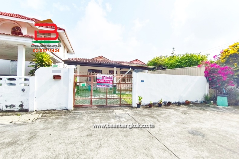 บ้านเดี่ยว หมู่บ้าน ร่มเย็น 5 เนื้อที่ 50 ตรว. ซอยพระยาสุเรนทร์ 9 แยก 5 ถนนพระยาสุเรนทร์ แขวงบางชัน เขตมีนบุรี(เมือง)