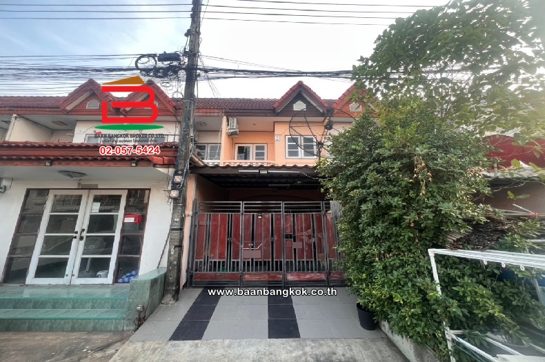 ทาวน์เฮาส์ หมู่บ้าน ฉัตรณรงค์วิลล่า 4 (ซอยเปียร์นนท์) เนื้อที่ 16 ตารางวา ใกล้ตลาดเปียร์นนท์ ถนนลำลูกกา ตำบลคูคต อำเภอลำลูกกา จังหวัดปทุมธานี  