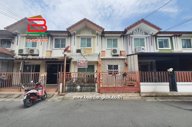 ทาวน์เฮาส์ หมู่บ้าน พฤกษาวิลล์ 6 ซอยพระยาสุเรนทร์ 23 เนื้อที่ 18 ตรว. ถนนรามอินทรา แขวงบางชัน เขตคลองสามวา กรุงเทพมหานคร