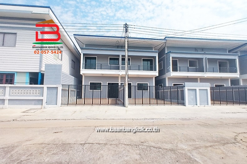 ทาวน์เฮาส์ หมู่บ้าน กฤษดาเพลส หลังริม เนื้อที่ 34 ตรว. ถนนกาญจนาภิเษก ต.คลองห้า อ.คลองหลวง จ.ปทุมธานี