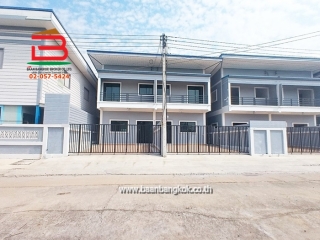 11163-1, ทาวน์เฮาส์ หมู่บ้าน กฤษดาเพลส หลังริม เนื้อที่ 34 ตรว. ถนนกาญจนาภิเษก ต.คลองห้า อ.คลองหลวง จ.ปทุมธานี