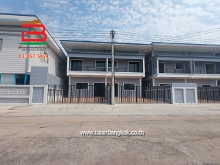 10470-1, ทาวน์เฮาส์ หมู่บ้าน กฤษดาเพลส หลังริม เนื้อที่ 34 ตรว. ถนนกาญจนาภิเษก ต.คลองห้า อ.คลองหลวง จ.ปทุมธานี
