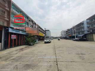 10464, อาคารพาณิชย์ โครงการมั่งมีนคร เนื้อที่ 22 ตรว. ใกล้ม.ธรรมศาสตร์,นวนคร ถ.พหลโยธิน ต.คลองหนึ่ง อ.คลองหลวง จ.ปทุมธานี