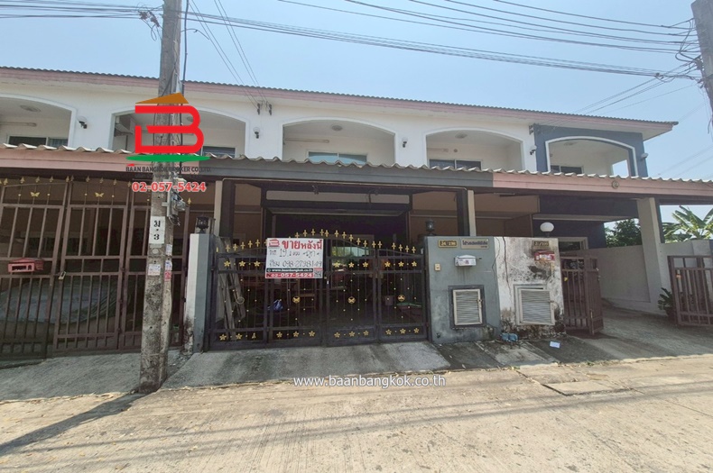 ทาวน์เฮาส์ หมู่บ้าน นนทวีวิลล์ 5 ซอยมิตรไมตรี 6/4 เนื้อที่ 19.1 ตรว. ใกล้ รร.หนองจอกพิทยานุสรณ์ ถนนมิตรไมตรี แขวงหนองจอก เขตหนองจอก กรุงเทพฯ