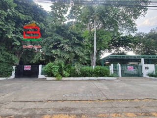 10532, ที่ดินพร้อมบ้านเดี่ยว 2 หลัง หมู่บ้าน ชื่นกมลนิเวศน์ 5 ซอยรามอินทรา 60 เนื้อที่ 247 ตรว. ใกล้รพ.สินแพทย์ รามอินทรา ถนนรามอินทรา แขวงรามอินทรา เขตคันนายาว กรุงเทพฯ