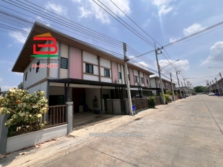 10362, ทาวน์เฮาส์ หมู่บ้าน ภัทรไพรเวท 2 เฟส 3 เนื้อที่ 26.2 ตรว. ใกล้วัดสะแก ถนน ปทุมธานี-สามโคก-เสนา ต.สามโคก อ.สามโคก จ.ปทุมธานี