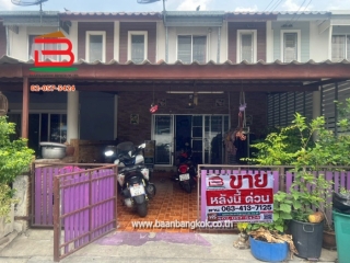 10498, ทาวน์เฮาส์ หมู่บ้าน แฟมิลี่ซิตี้ทาวน์ 5 เนื้อที่ 20.6 ตรว. ถนนหนองยายรัก1 ต.นาป่า อ.เมือง จ.ชลบุรี